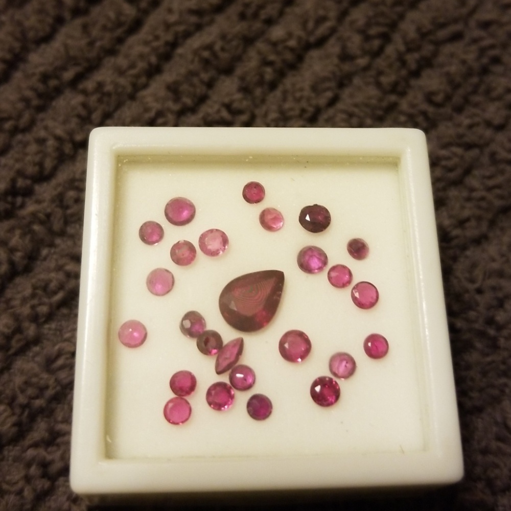 Lot of faceted rubies